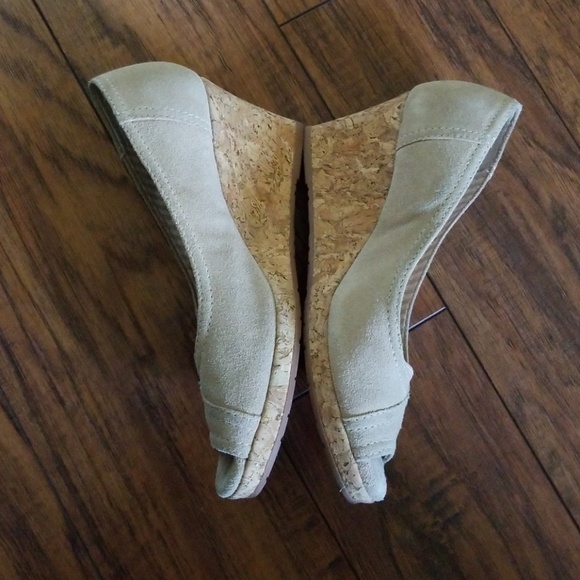 Nude Nurture Wedges, Size 6 - Picture 2 of 4
